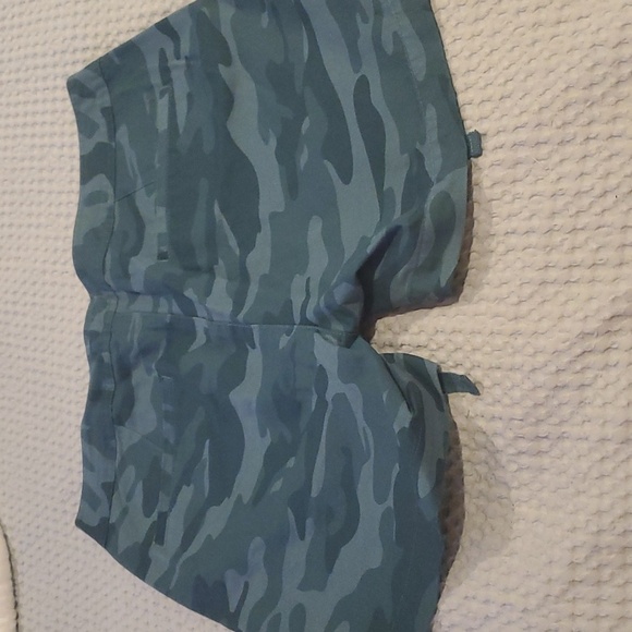 Gander Mountain Guide Series Women’s Green Camouflage 5" Shorts, size 8 … - Picture 5 of 5